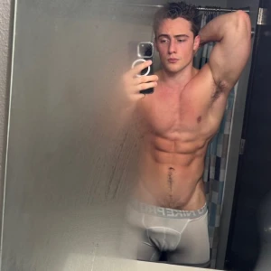 The stunning kingofthemattvip swipe for the full-body eye candy is