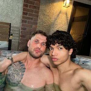 Two sexy friends come together in one 20-min long video enjoy the