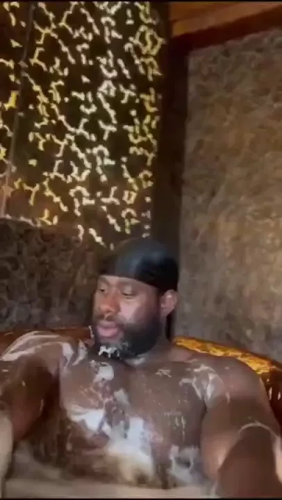 Come oil me up says savino_black a fit and sexy londoner on his page 