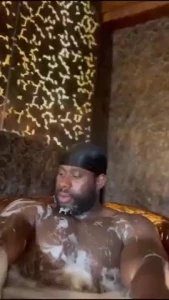 Come oil me up says savino_black a fit and sexy londoner on his page