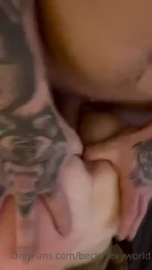 Nouvelle hard sextape avec tithor il me fuck dans le lit mes jambes