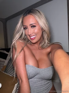 Dm me what you find the most attractive on a women part 13