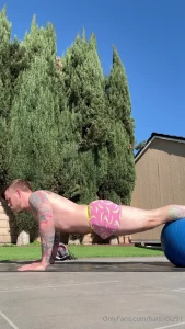 Working out and getting horny inbetween sets