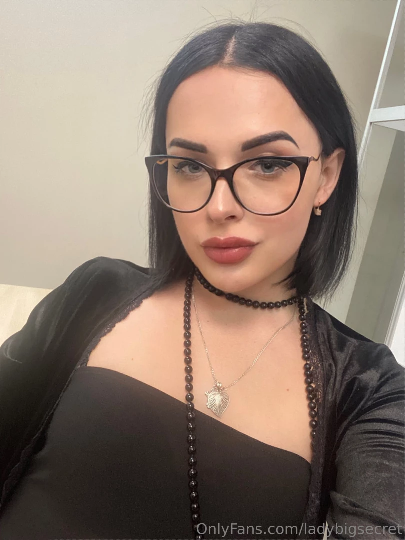 Still sexy even with glasses on 