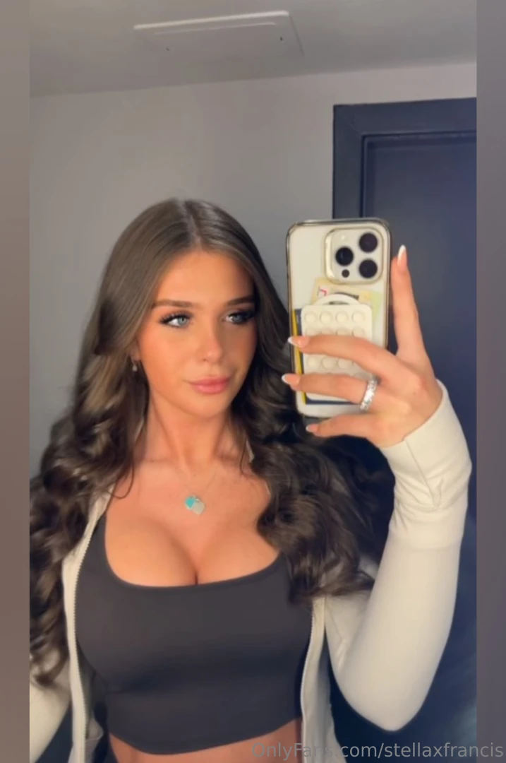 Mirror selfies are my fave xx 