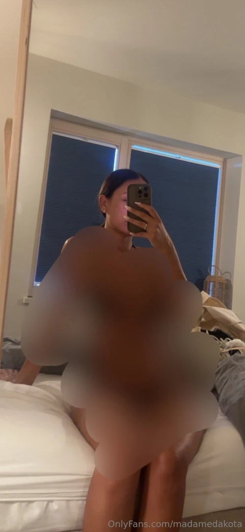 Pathetic betas goon to blurred images whilst my alpha licks every inch 