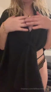 Petit striptease du soir bande annonce dans la 1ere vid o et l int