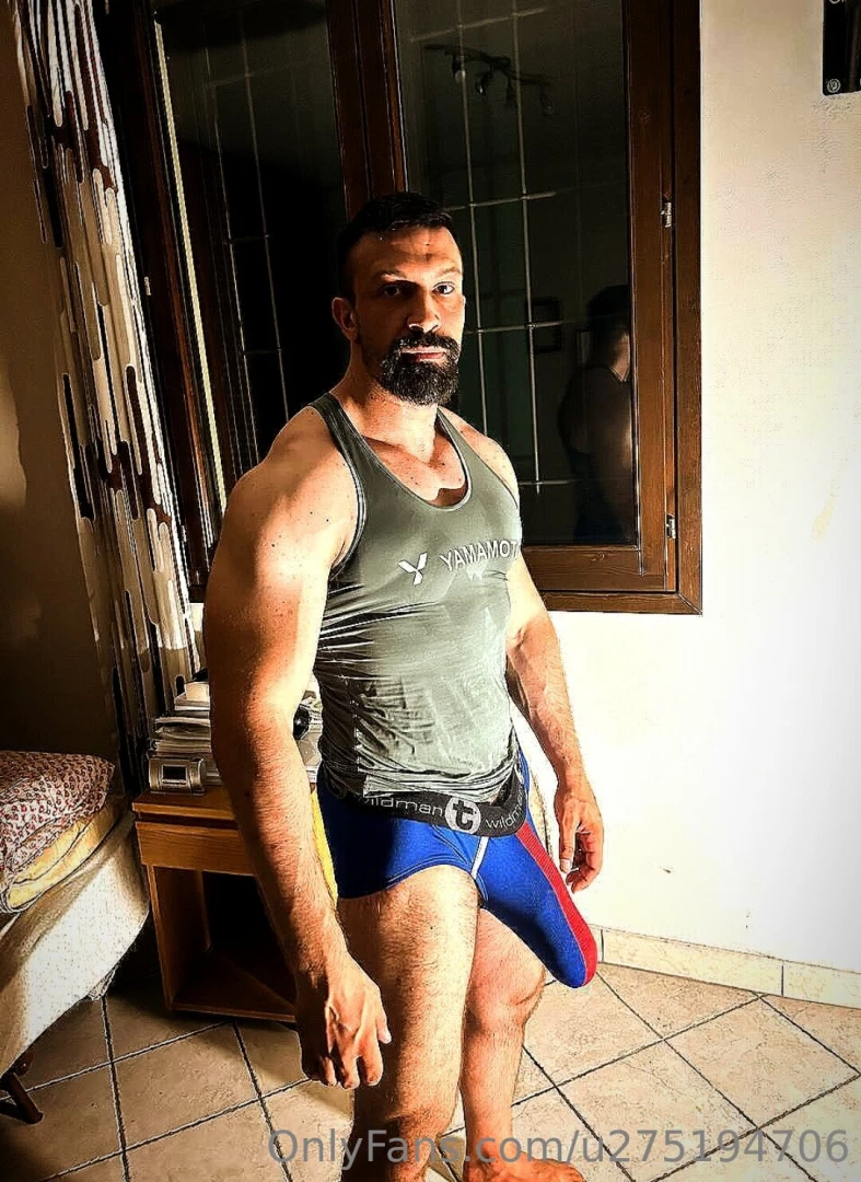 First series of a bulging and naked pics and vids done in 