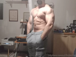 My biggest pants so far is doing well to hide it a bit part 1