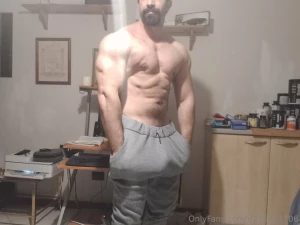 My biggest pants so far is doing well to hide it a bit part 2