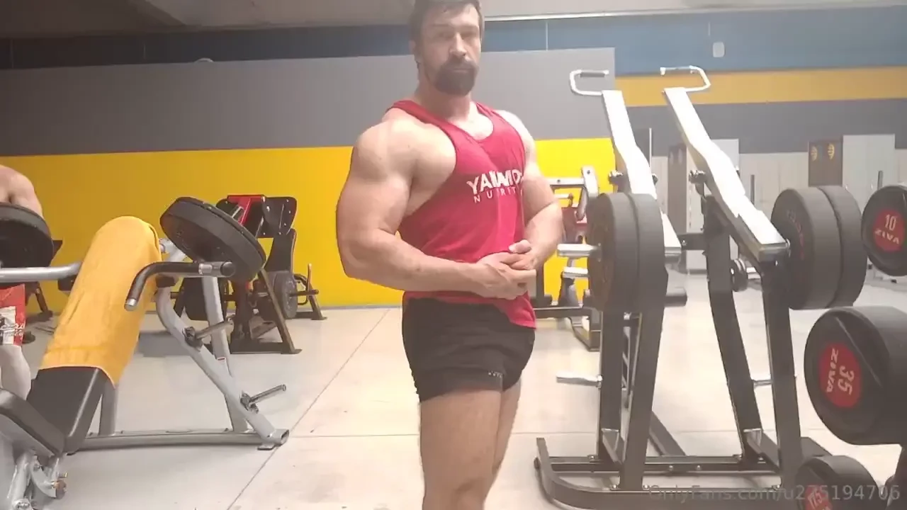 Some gym posing and showing 