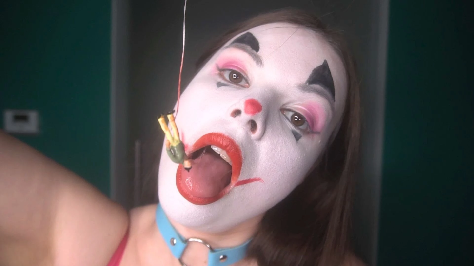 Free for clown-club subscribers clowngirl giantess sensually eats you 