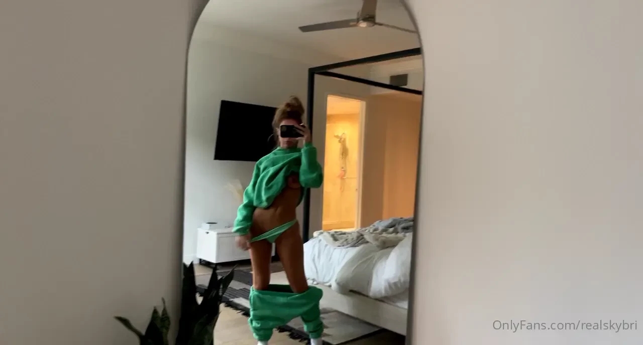 Need someone to come over and pull my panties down 