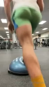 Booty legs workout try it at the gym if you wanna get your booty part 2