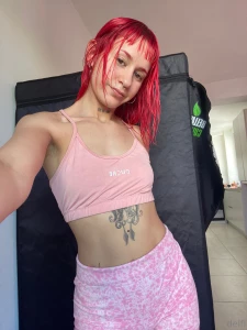 I love my pink outfit to go to the gym what do you think part 1