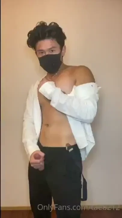 I realized if u don t cut the clips it transitions itself 
