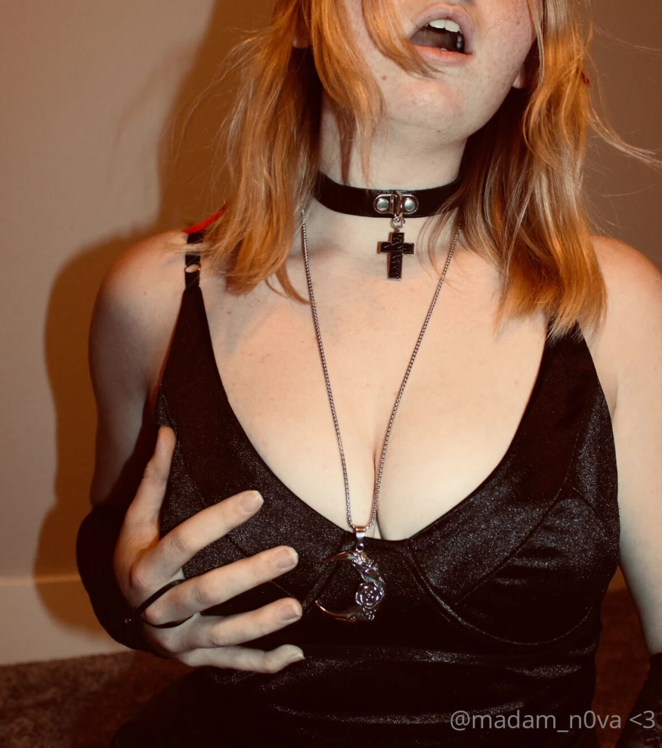 You like a gothic mommy 