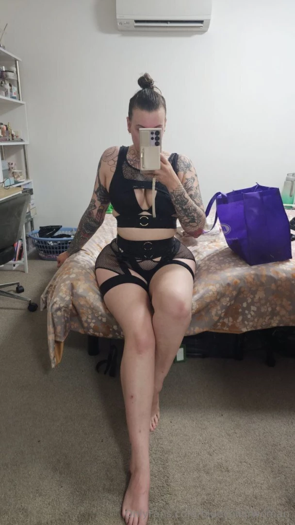 Like me in all black 