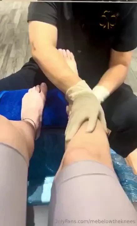 A much needed foot massage after these long shifts this feels amazing 