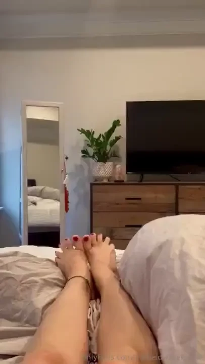 Good morning my loves anyone want to come snuggle with me 