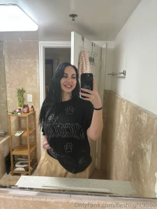 Mirror mirror on the wall who s rocking the oversized shirt after all