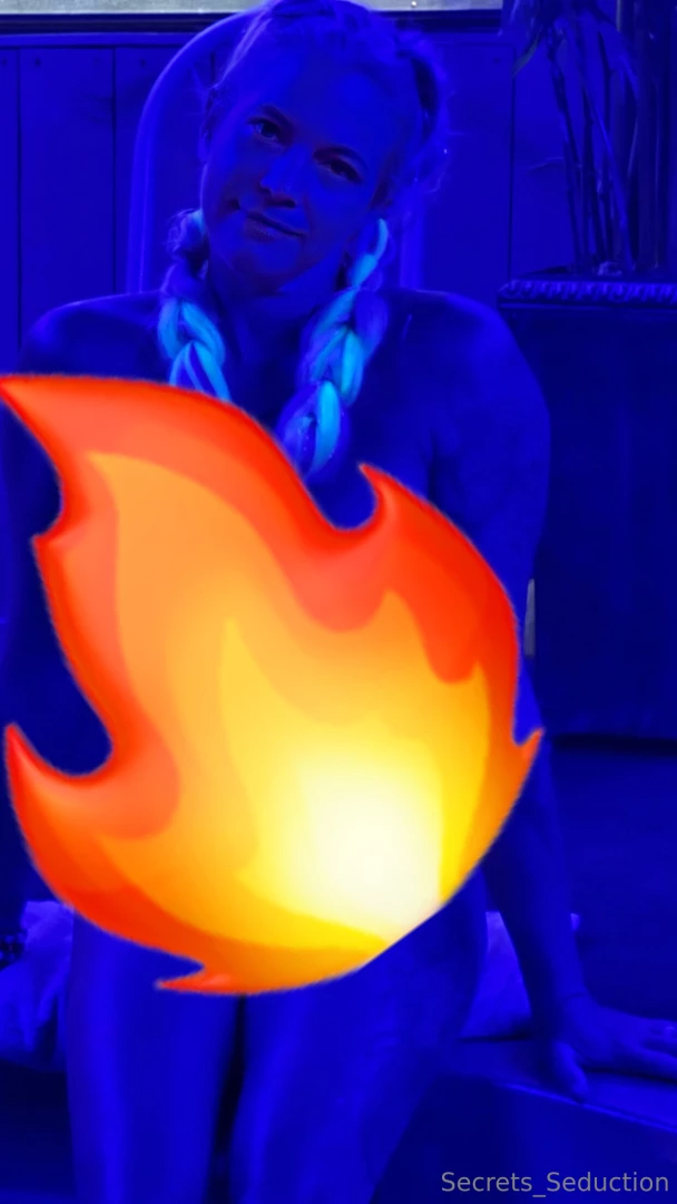 Preview of hot tub pic that was posted remember all photos and videos 