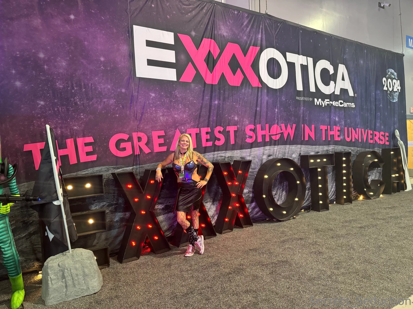 Follow my new twitter account old account was hacked http www x com 