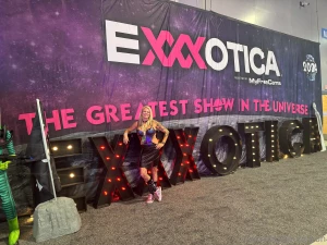 Follow my new twitter account old account was hacked http www x com