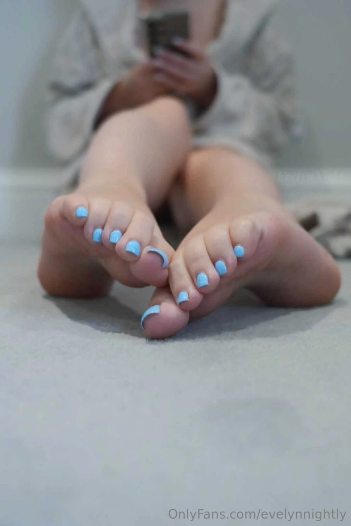 I m just going to carry on ignoring you till you finish on my feet 