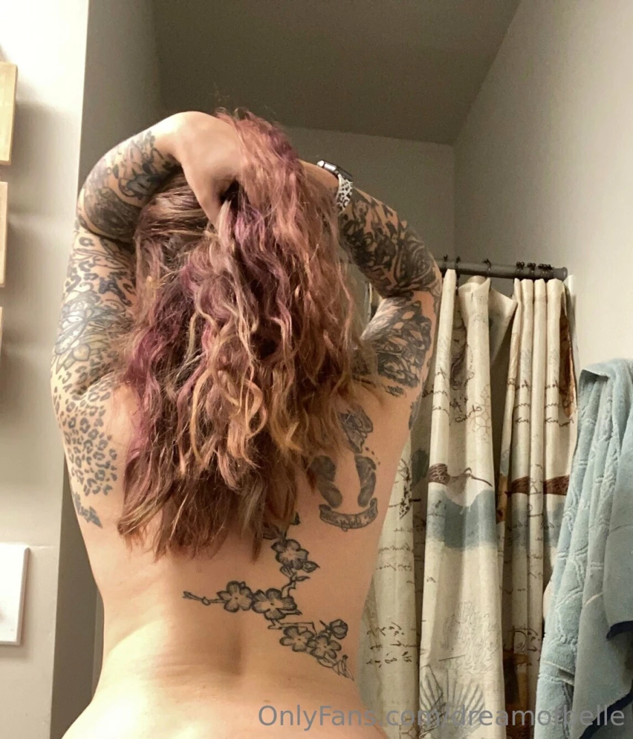 Everyone loves a good view from behind show me some love and tips and 
