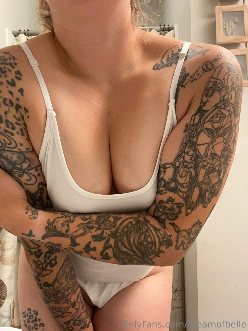 Who wants to see what s underneath this bodysuit i ll even get it part 1 
