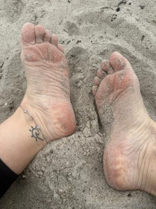 Sandy feet and you know what to do right