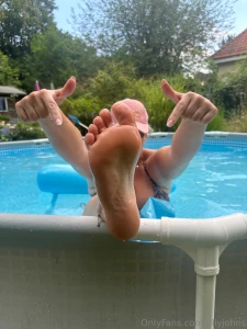 Suck these toes right now right here