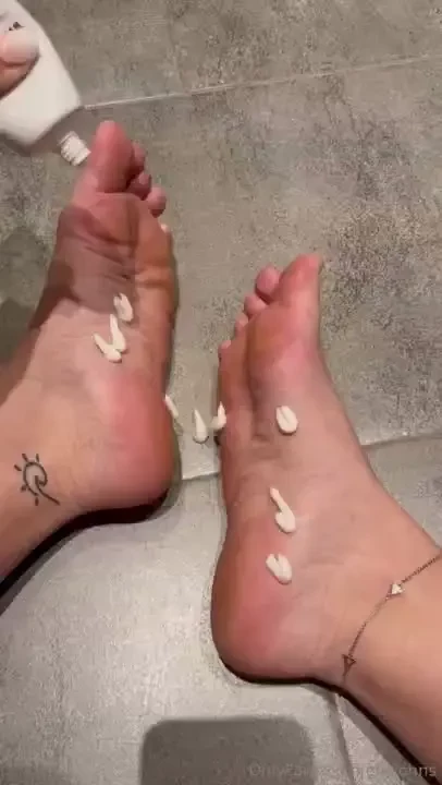 No hands allowed watch how my feet worship themselves with creme and 