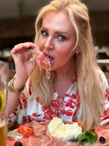 I love enjoying delicious food and sharing the most mouthwatering