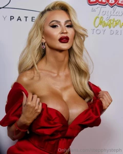 Some times i dress fancy sometimes i wear nothing