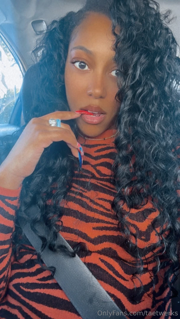 Meet me at 9 30est on live 