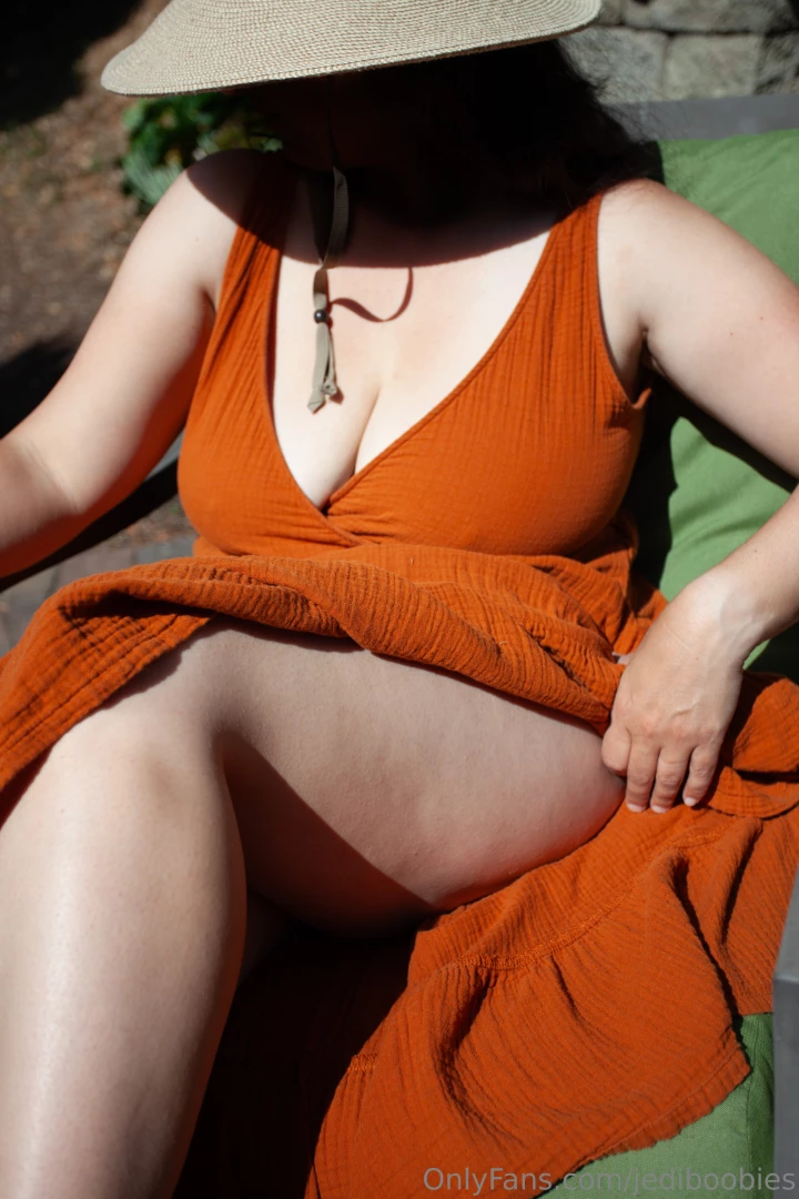 Got home from my hike and had to do some sunning i may need some help 