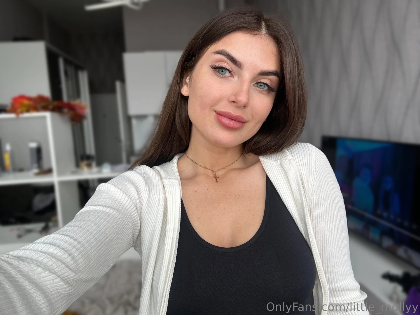 An effortless look that emphasizes my natural beauty and confidence 