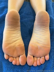 Come watch my soles get covered in cum then watch me play with it