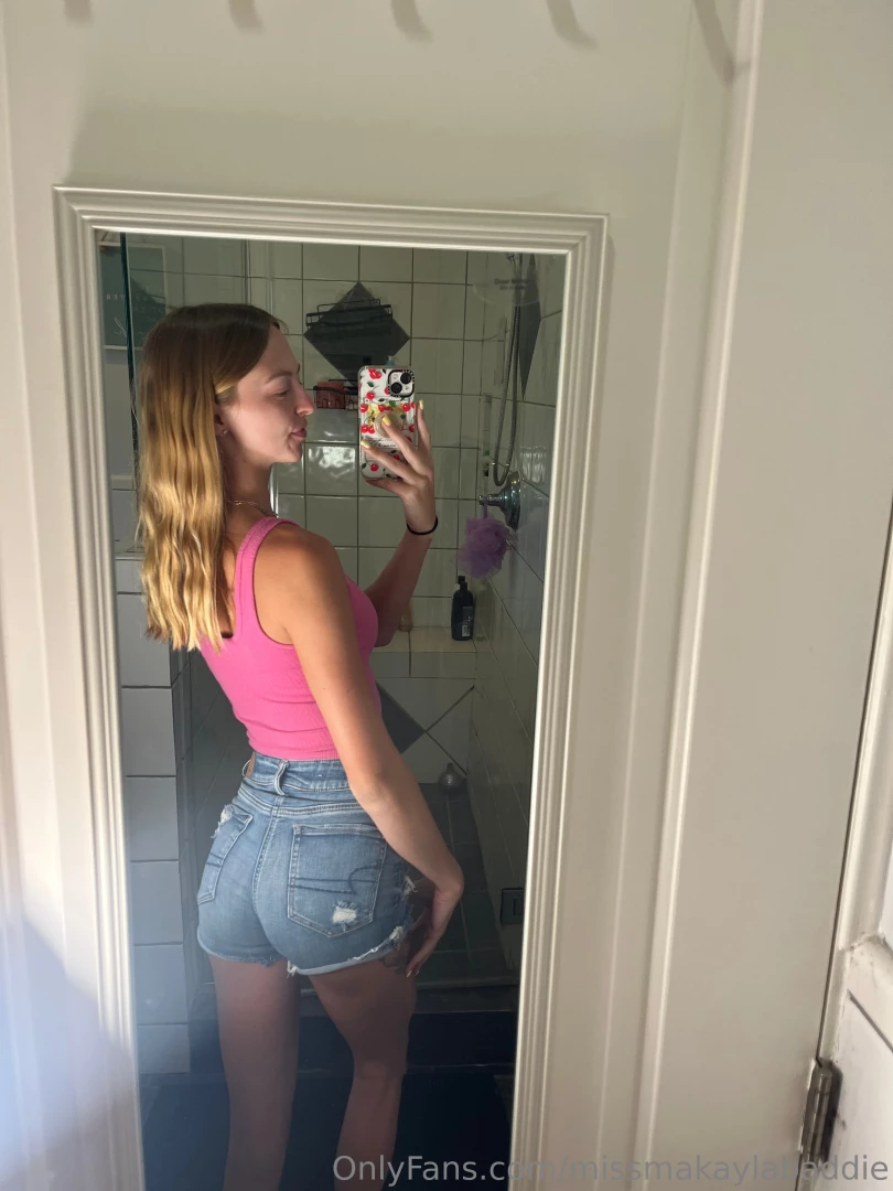 I love taking mirror pics part 1 