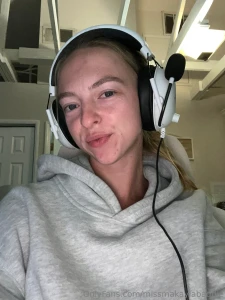 Do i make a cute gamer girl