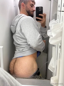 Airplane selfie hard to fit the booty in