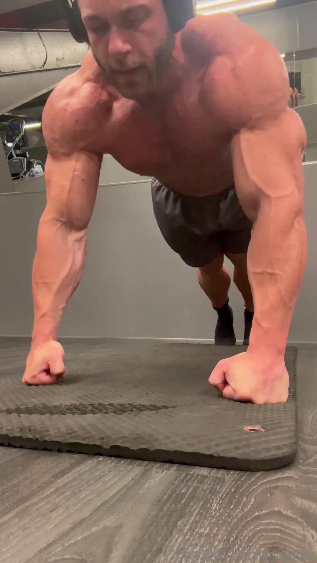 Finishing up a workout with some push-ups and side raises i live for 