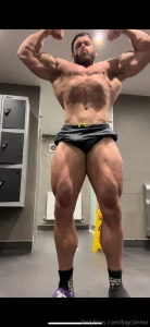 Front double bicep or hand on head single bicep i know it s too hard part 1