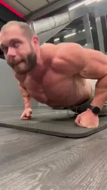 Lay down underneath me while i do press ups in your face and drip my 