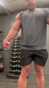 How badly do you want to suck on these monster biceps