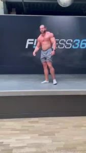 4 weeks until it s time for me to dominate the stage again