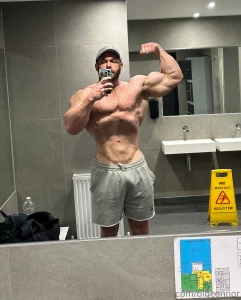 I can t decide which pic i prefer what s your favourite out of the two part 1