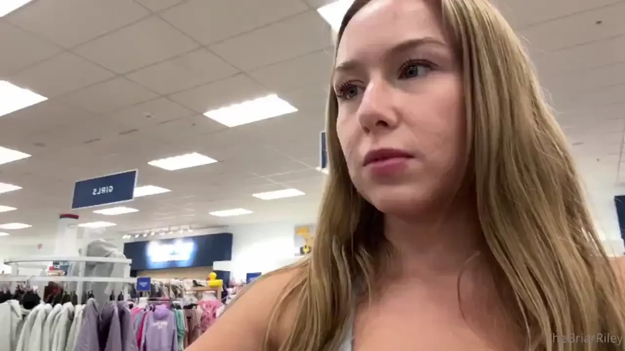 New solo video i want to fuck myself harder in pub lic but i ll get 